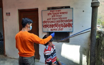 बैतडीको झुलाघाटमा कोरोना परीक्षण जारी 